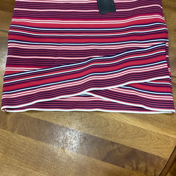 NWT.  BCBG Maxazria, women’s size S, skirt. - Picture 7 of 10